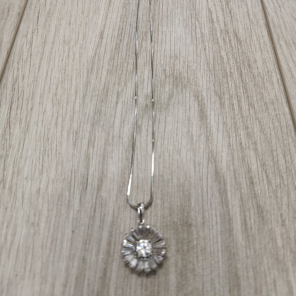 Sterling silver necklace with pendant